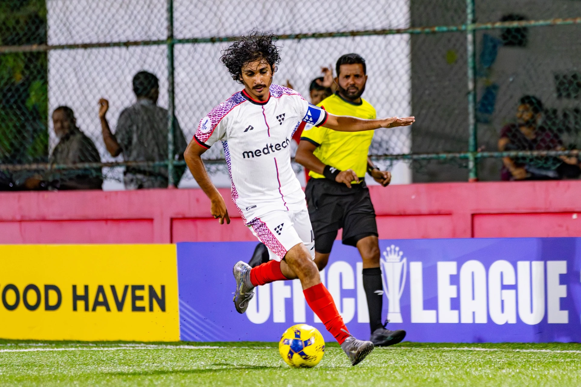 އޮފީސް ލީގުގެ ކުއާޓާ ފައިނަލްގައި ވާދަކުރާ ޓީމުތައް ކަށަވަރު ވެއްޖެ