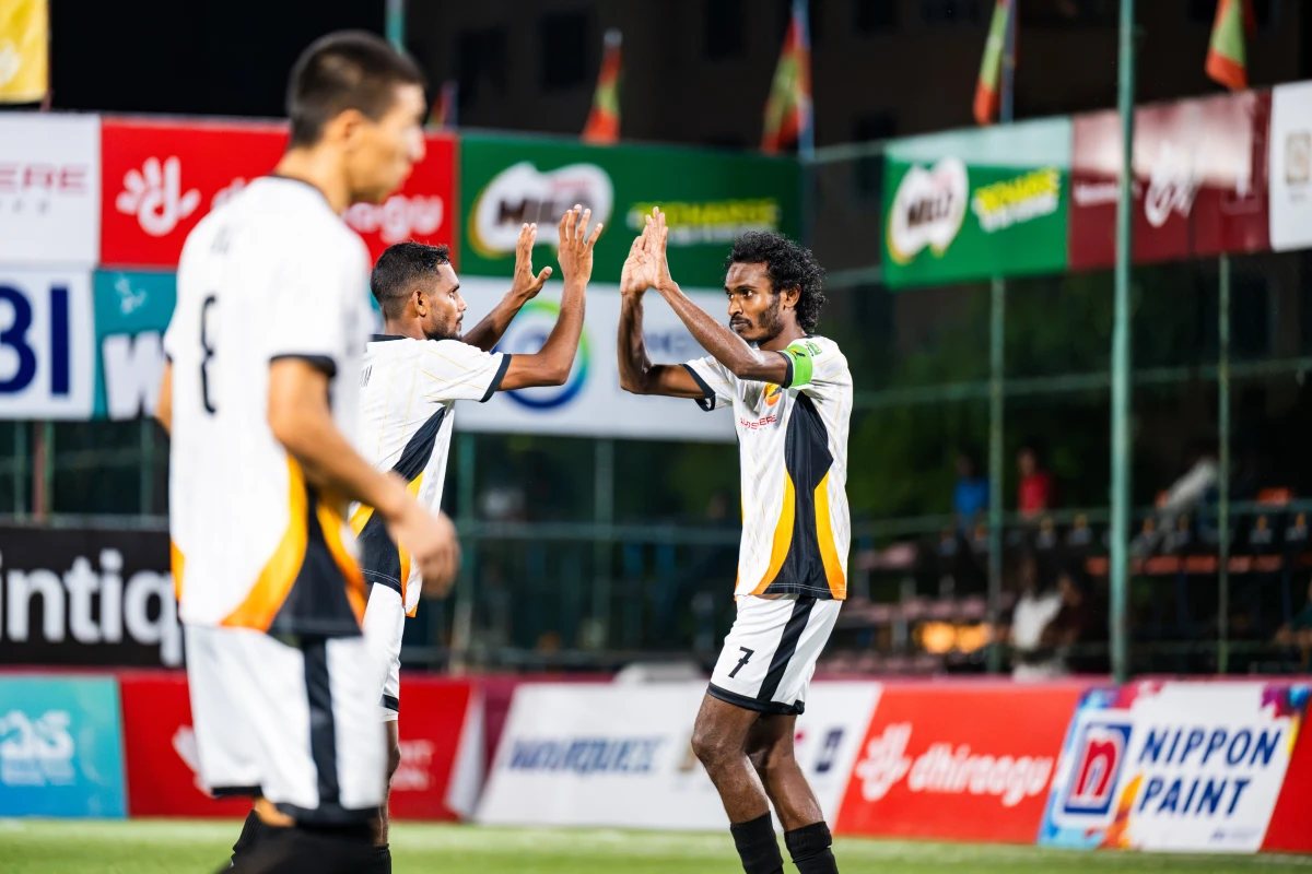 ހޯކްސް އިން 14 ލަނޑު ޖަހައި އެރީނާގެ ރެކޯޑް މުގުރާލައިފި