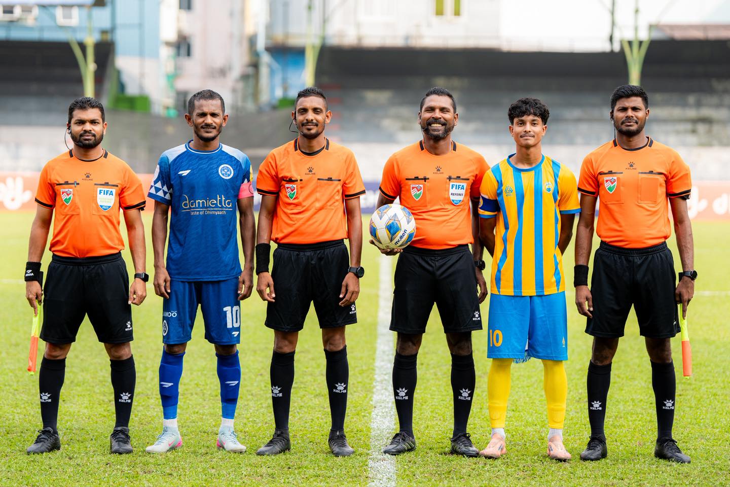 އެފްއޭމުން ޒުވާން ރެފްރީން ތަމްރީންކުރަނީ