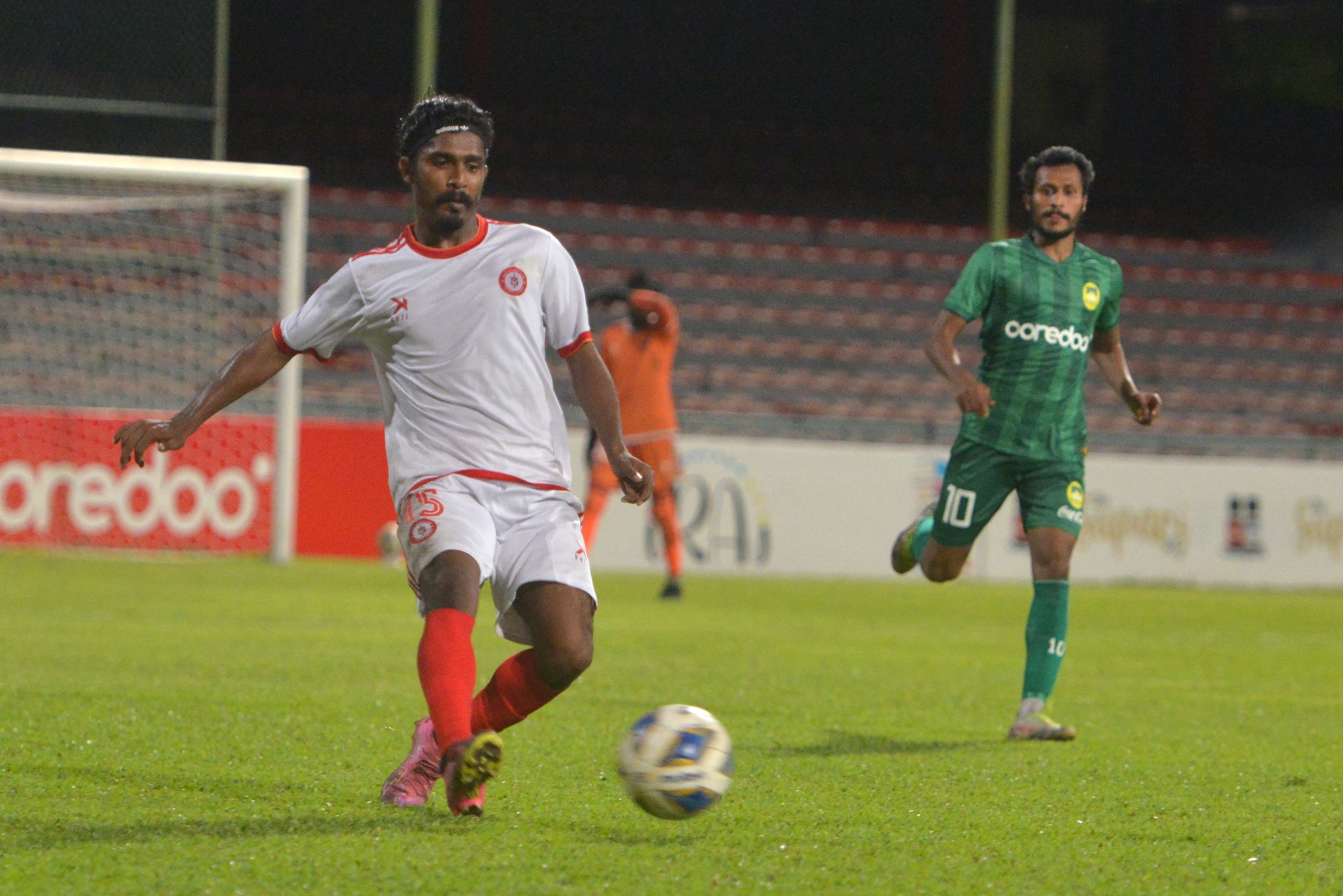 ލައިޓްތައް ނިވުނަސް މާޒިޔާ އިން މަގު އަމާންކޮށްފި