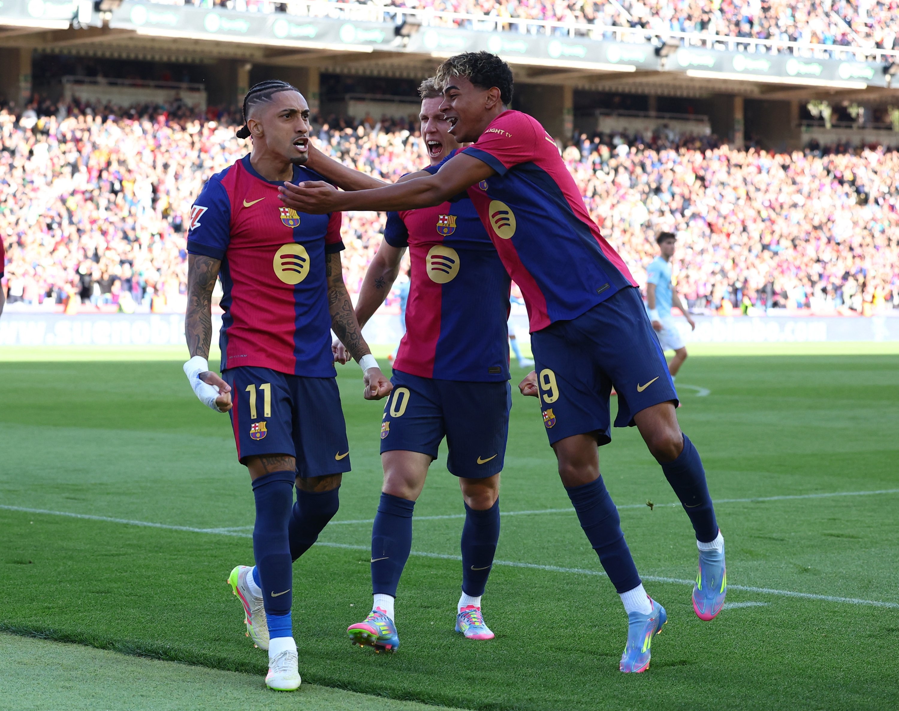 ކުއްލި ސިހުމުން އަރައިގަނެ ބާސެލޯނާ ޖެހިލީ ހަތް ޕޮއިންޓް ދުރަށް