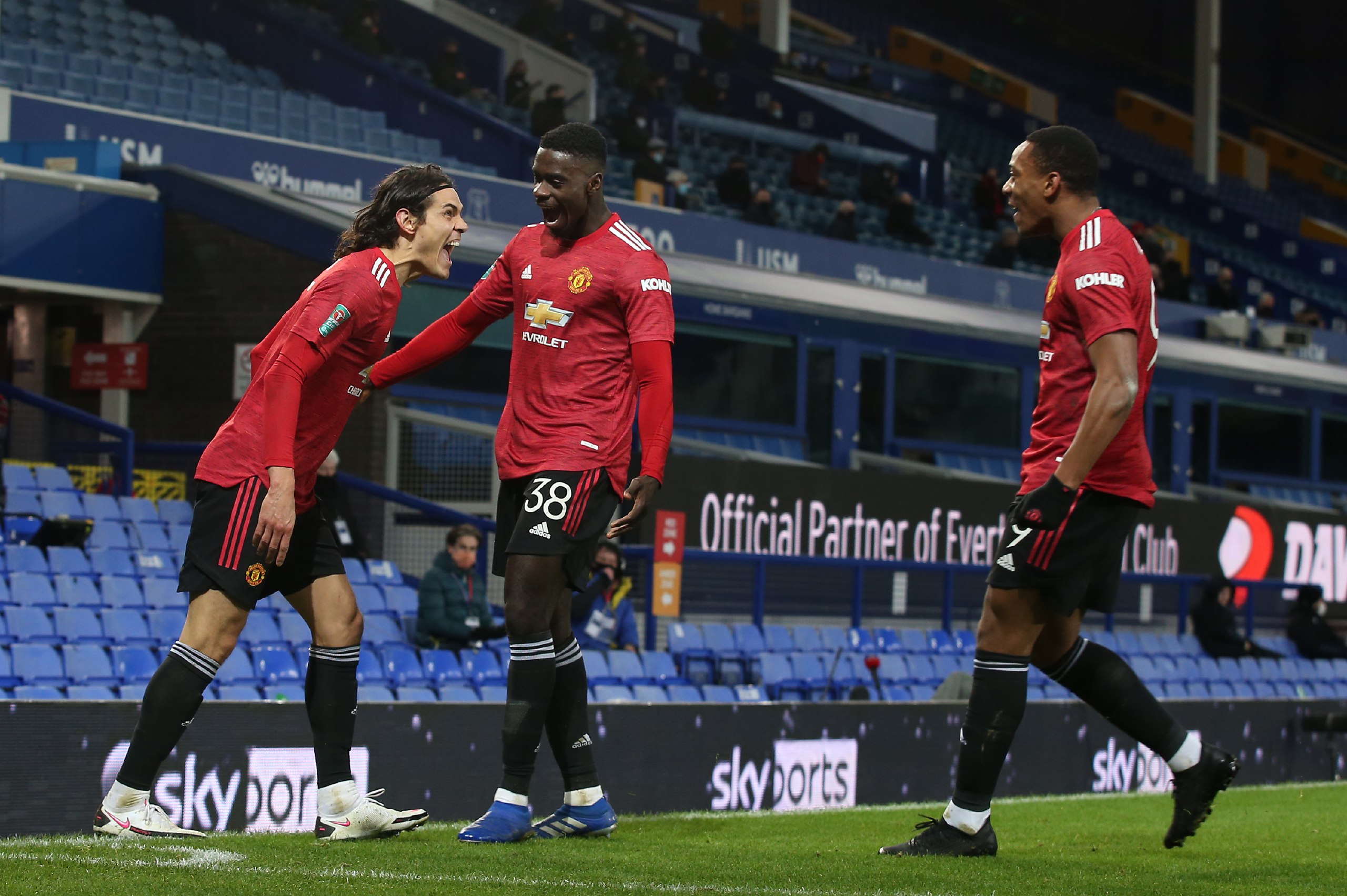 ސެމީގެ ފަހު ދެ ޖާގަ ޔުނައިޓެޑާއި ޓޮޓެންހަމަށް