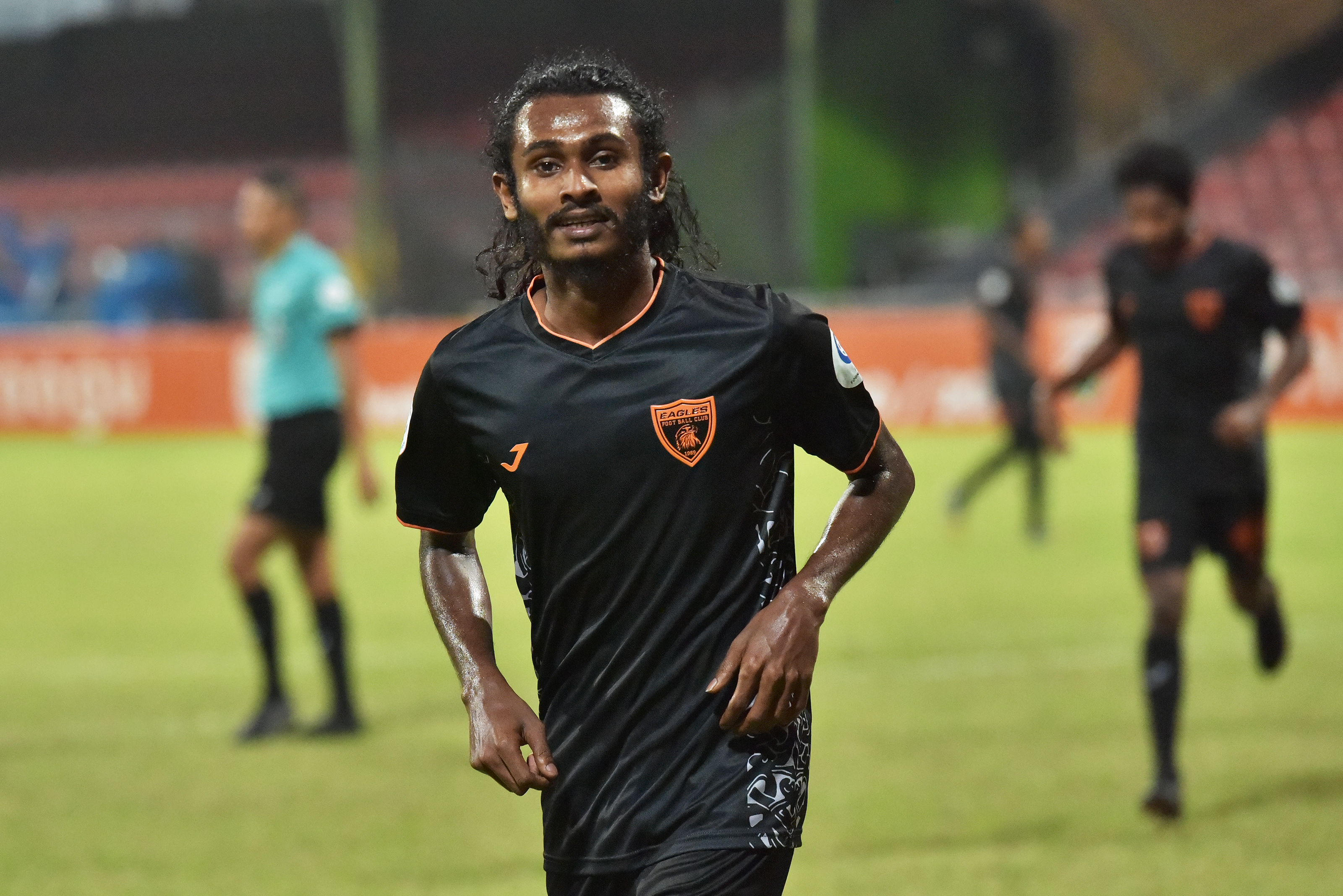 އީގަލްސް އިން ދެ ވަނަ ބުރު މޮޅަކުން ފަށައިފި