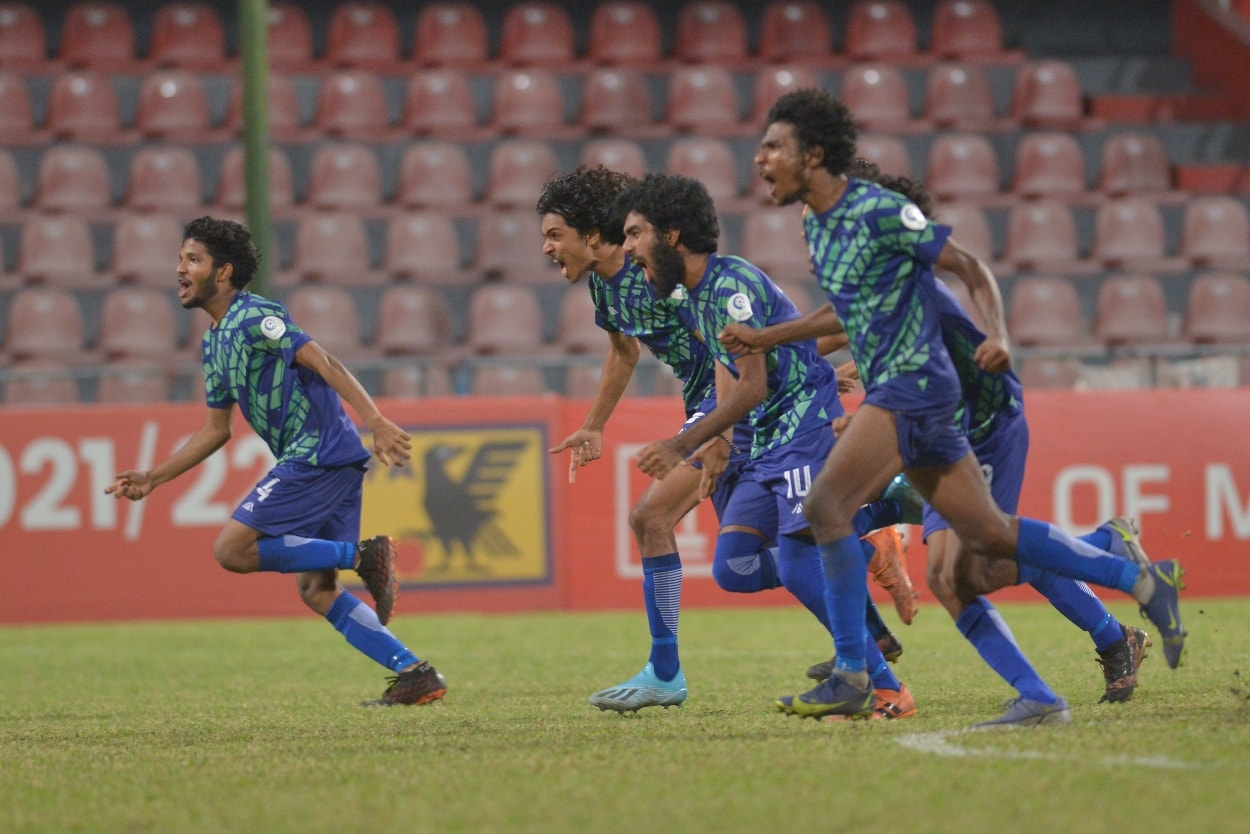 ޔޫތު ޗެމްޕިއަންޝިޕް: ފައިނަލުގައި އީގަލްސް އާއި ސަސް