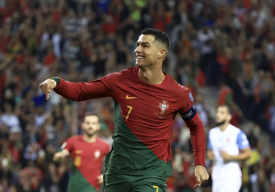 ރޮނާލްޑޯ ޕޯޗުގަލް ޔޫރޯ އަށް ކޮލިފައިކޮށްދީފި، ގަދަ މީހެއް