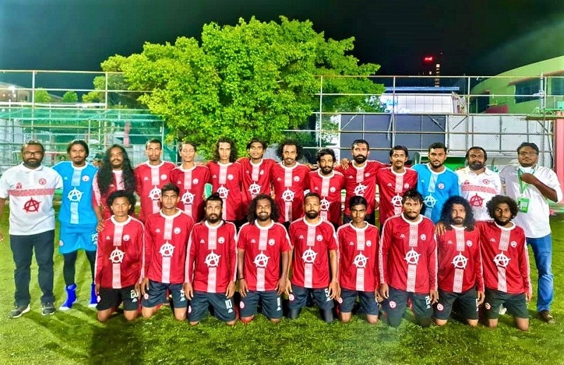 ކެޕިޓަލް ސިޓީ ބަލިކޮށް ގުރޫޕުގެ ފުރަތަމަ ތިން ޕޮއިންޓް ބެންޗް ސްޕޯޓްސް އަށް