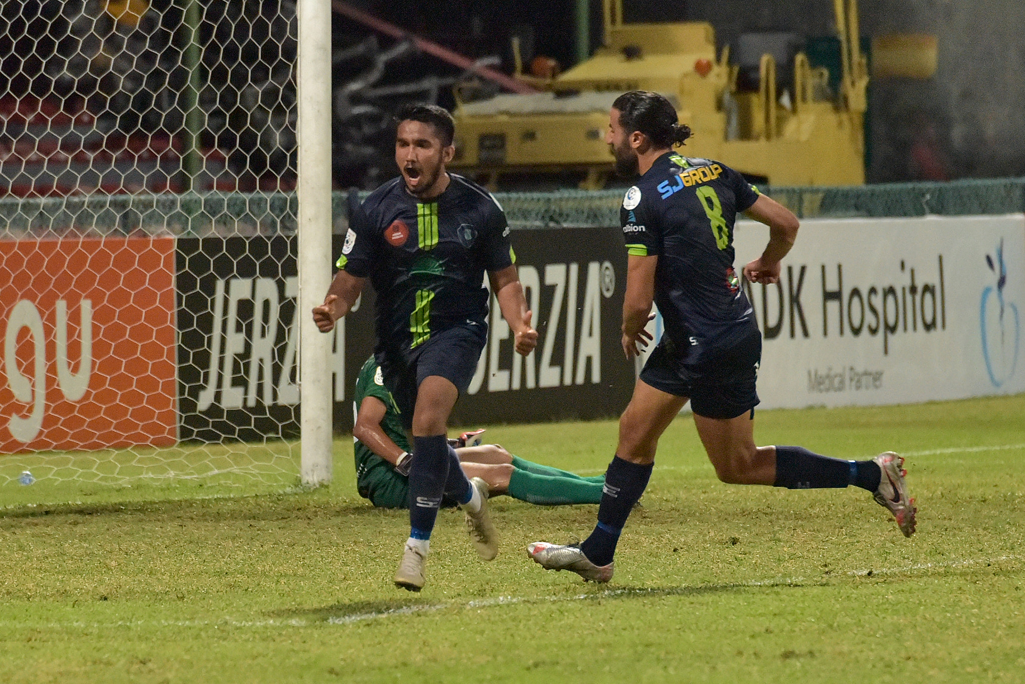 ދަ ގްރާންޑޭ ބަލިކޮށް ސަސް އަށް ބޮޑު ހިތްހަމަޖެހުމެއް