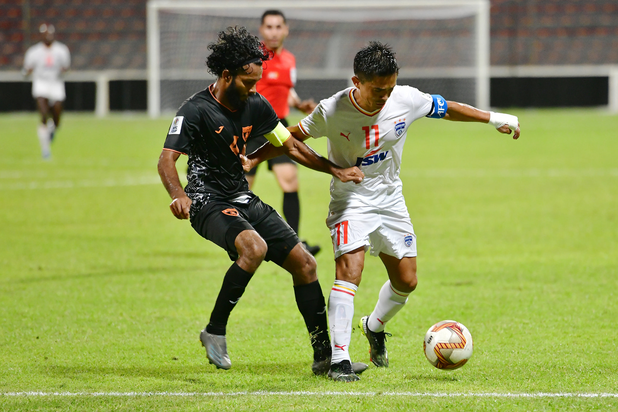 އީގަލްސް ބަލިކޮށް ބެންގަލޫރު ގްރޫޕް ސްޓޭޖަށް