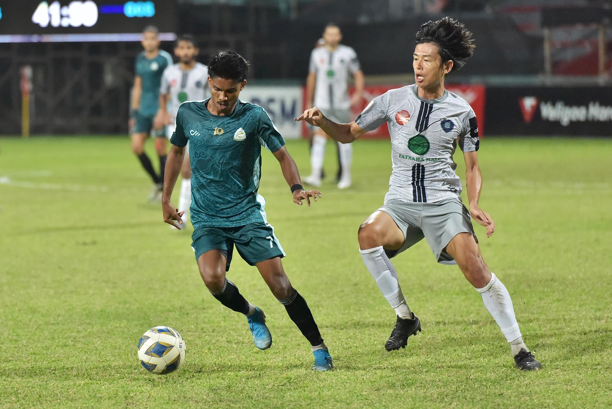 ސަސް ބަލިކޮށް ގްރީން ކުރިއަށް ޖެހިލައިފި