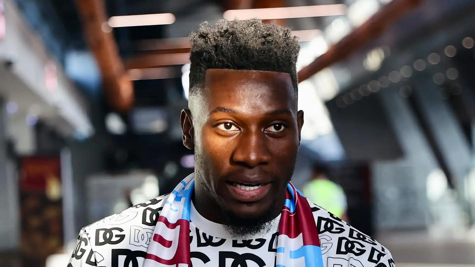 އޮނާނާ ވަގުތީގޮތުން މަގާމުން ދުރުކޮށްފި