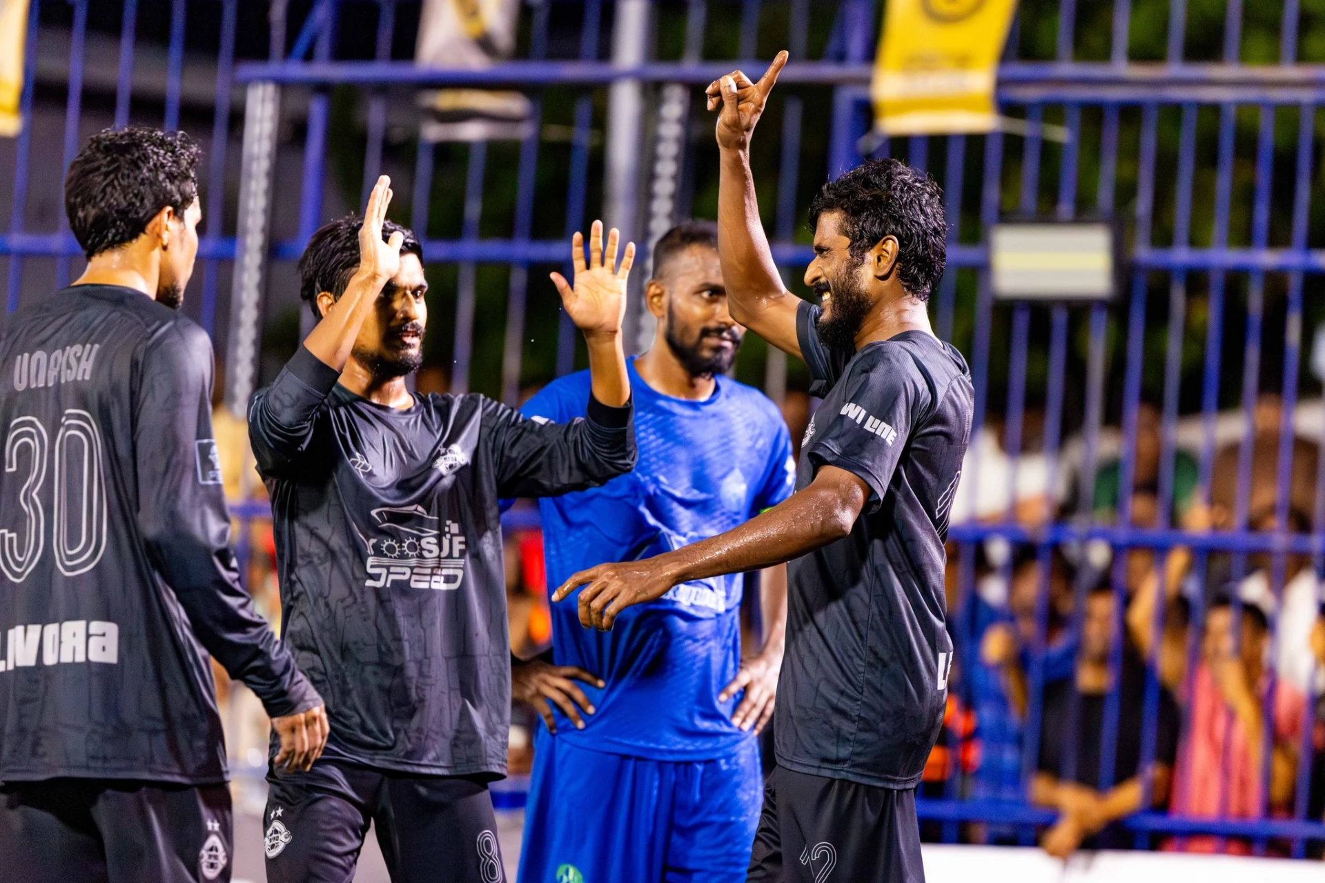 ފައިނަލް މެޗުގައި ގޯލު ޖެހުމަށް ފަހު އަފްރޯގެ މުހައްމަދު ފާސިރު (ފާއްޓެ) އުފާފާޅުކުރަނީ. ފޮޓޯ: އޭދަފުށި ކައުންސިލް