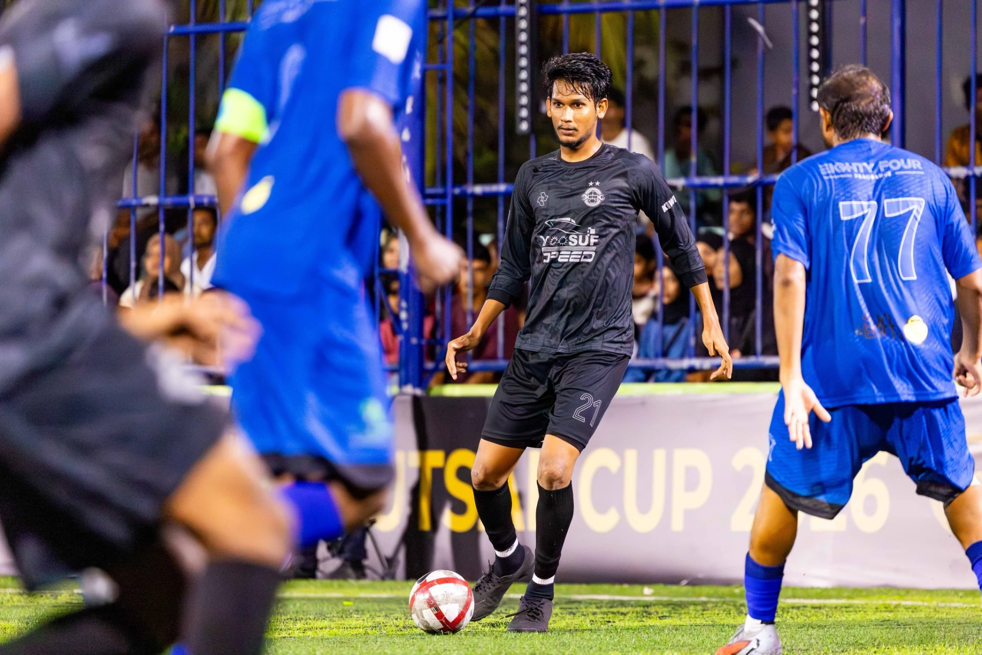 އަފްރޯގެ އަހުމަދު ރާހިލް ރަޝީދު (ރާއްކޮ) ފައިނަލް މެޗުގައި ކުޅެނީ. އަފްރޯ އިން ޓީމުގައި ހިމެނި ރަށުން ބޭރު ކުޅުންތެރިއަކީ ރާއްކޮ. ފޮޓޯ: އޭދަފުށި ކައުންސިލް